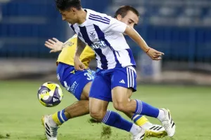 Ανόρθωση-ΑΠΟΕΛ: Φιλική τριάρα με... σερβιτόρο Σταφυλίδη και "killer" Πιέρο