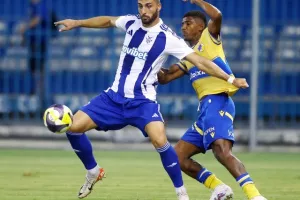 Ανόρθωση-ΑΠΟΕΛ: Φιλική τριάρα με... σερβιτόρο Σταφυλίδη και "killer" Πιέρο