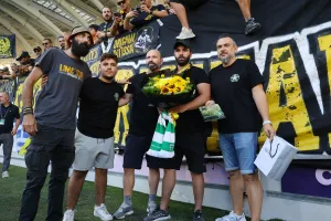 Πλακέτα στη μνήμη του Μιχάλη Κατσούρη