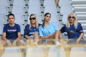 (Φώτος) Ο κόσμος στις εξέδρες 