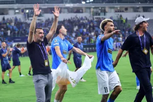 "Γυρίσαμε σπίτι στις 04:00 το πρωί και τώρα… ΑΠΟΕΛ"