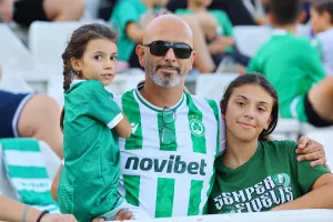 ΦΩΤΟΡΕΠΟΡΤΑΖ από την κερκίδα της Ομόνοιας