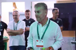 "Πάρτι" πρόκρισης στα αποδυτήρια με Παπασταύρου! (φώτος)