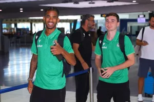 Αεροδρόμιο οι ποδοσφαιριστές της Ομόνοιας/ΦΩΤΟΣ