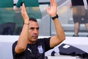 "Ο κόσμος να είναι δίπλα μας, όπως μόνο εκείνος ξέρει"