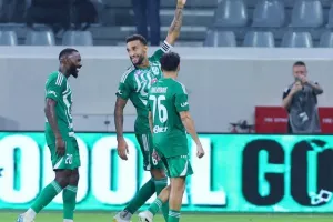 Το "Λεμεσιανό" της πρεμιέρας βάφτηκε... πράσινο! (Φώτος)