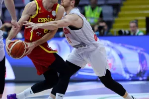 (Φωτορεπορτάζ) Δράση στη Λεμεσό με EuroBasket!