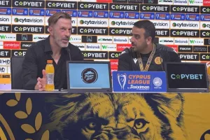 "Οι ποδοσφαιριστές να παίζουν για τον κόσμο/Στο τέλος να είμαστε εκεί που μας αξίζει"