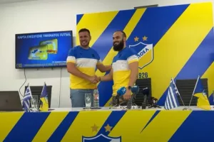 "Είμαστε το ΑΠΟΕΛ και πρέπει να πρωταγωνιστούμε/Λευκόθεο... όπως τις παλιές εποχές"