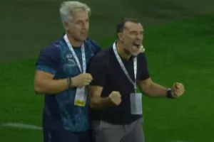 Το πάθος του κόουτς... οδηγός! (Βίντεο)