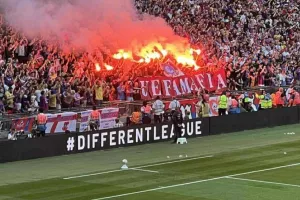 "UEFA MAFIA" από τους οπαδούς της Κρίσταλ Πάλας!