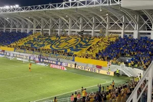 Είσοδος και... εντυπωσιακή υποδοχή οι ΑΕΛίστες! (Βίντεο Kerkida)