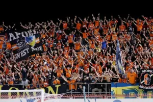 Πορτοκαλί/"Κόντρα σε όλους και σε όλα - Είμαστε φτιαγμένοι για τα δύσκολα"