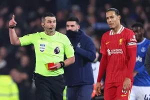 5 Άγγλοι και ένας Αυστραλός στο Πάφος-Ερυθρός Αστέρας