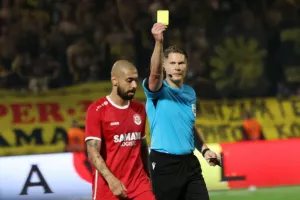 Επιστολή διαμαρτυρίας στην UEFA για τη διαιτησία του Ντίκινσον