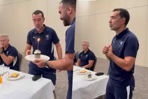 Τούρτα και μήνυμα: "Να κάνουμε κάτι ιστορικό"