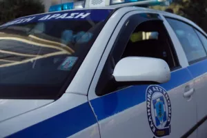 Στο αυτόφωρο αδελφός πασίγνωστης παρουσιάστριας που επιτέθηκε στους αστυνομικούς!