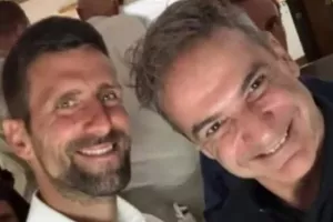Συνάντηση και selfie στην Τήνο