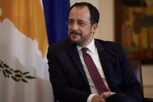 Παραχωρεί την σύνταξη σε οίκους στέγασης/κέντρα φροντίδας ηλικιωμένων