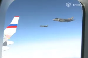 ΒΙΝΤΕΟ/Αμερικανικά μαχητικά συνοδεύουν το αεροπλάνο του Πούτιν