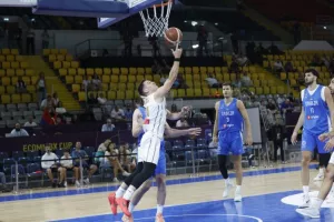 Ο Τίγκας ανάμεσα σε δύο NBAers!