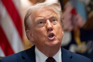 Ο Τραμπ μηνύει τους New York Times για δυσφήμηση - Ζητά αποζημίωση 15 δισ. δολάρια