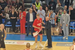 Ξεχωριστή κίνηση από Σάσα Βεζένκοφ 