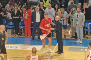 Ξεχωριστή κίνηση από Σάσα Βεζένκοφ 
