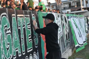 Θύρα 9/"Εδώ πεθαίνουμε 1000 φορές για ό,τι αγαπάμε" (φώτος)