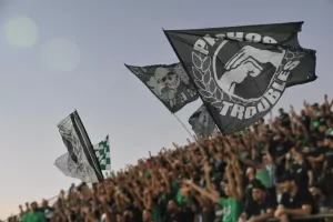 Θύρα 9/"Εδώ πεθαίνουμε 1000 φορές για ό,τι αγαπάμε" (φώτος)