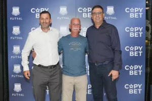 Στη...μέση ο αρχηγός