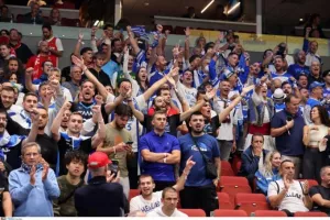 Τρεις χιλιάδες Έλληνες κατάπιαν την κερκίδα των 1.500 Τούρκων!