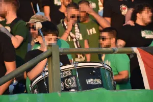 Θύρα 9/"Εδώ πεθαίνουμε 1000 φορές για ό,τι αγαπάμε" (φώτος)