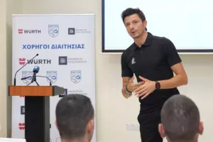 O Ιταλός ΤΙΜΩΡΕΙ τα ΛΑΘΗ και όχι τις... φωνές!