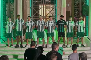 (Φωτορεπορτάζ) Παρουσίασαν τη νέα φανέλα
