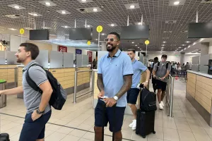 (Φώτος kerkida) Στο αεροδρόμιο η αποστολή της Πάφος FC