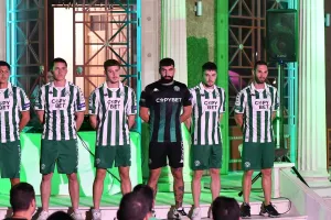 (Φωτορεπορτάζ) Παρουσίασαν τη νέα φανέλα