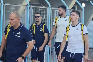 (Φώτος Kerkida) Η άφιξη του ΑΠΟΕΛ 