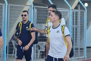 (Φώτος Kerkida) Η άφιξη του ΑΠΟΕΛ 