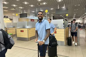 (Φώτος kerkida) Στο αεροδρόμιο η αποστολή της Πάφος FC