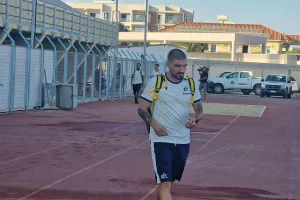 (Φώτος Kerkida) Η άφιξη του ΑΠΟΕΛ 