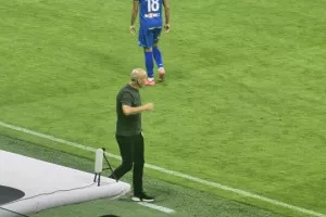 Κωστή με... αμείωτη ένταση