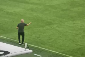 Κωστή με... αμείωτη ένταση
