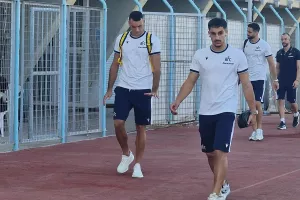 (Φώτος Kerkida) Η άφιξη του ΑΠΟΕΛ 