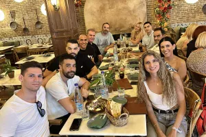 Γεύμα... στα ΜΜΕ (Φώτος)