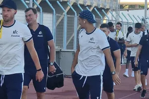 (Φώτος Kerkida) Η άφιξη του ΑΠΟΕΛ 