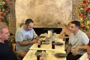 Γεύμα... στα ΜΜΕ (Φώτος)
