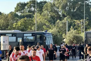 (Φώτος Kerkida) ΕΞΩ από "Γεώργιος Καραϊσκάκης"