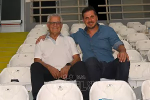 "Μου κτύπησε το παράθυρο και μου έδωσε 120 ευρώ για το ΑΠΟΕΛ"