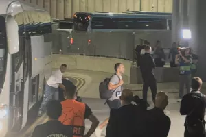 Φώτος/Εκεί στις 20:30 για το μεγάλο ραντεβού
